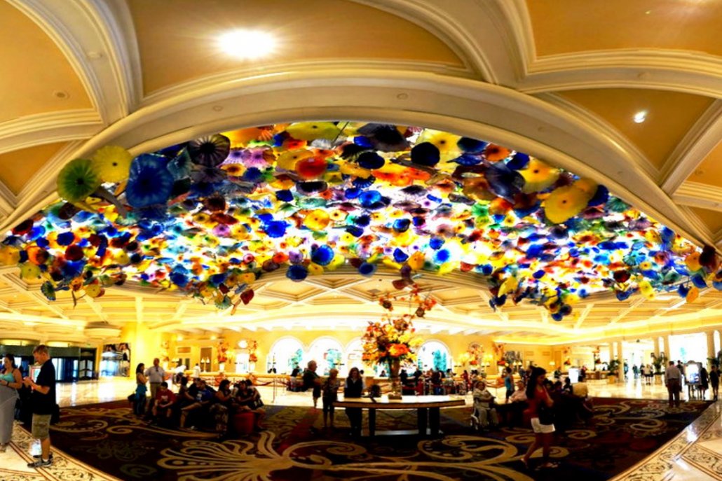 The-casino-that-Tops-the-World-Bellagio-Las-Vegas